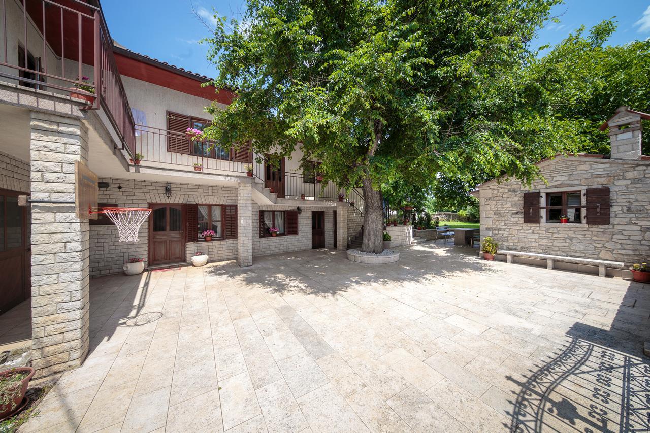 Apartments Mirjana 1655 Kanfanar Exterior foto