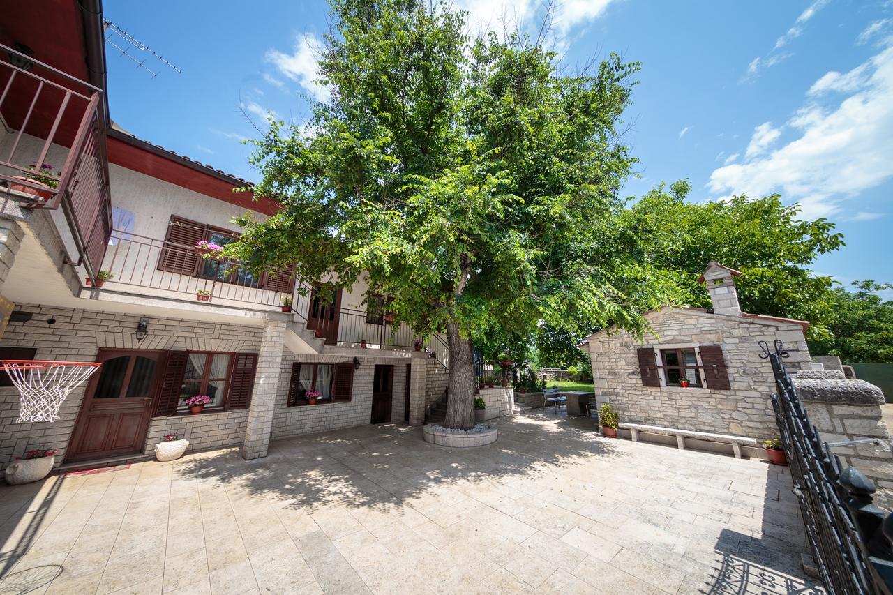 Apartments Mirjana 1655 Kanfanar Exterior foto
