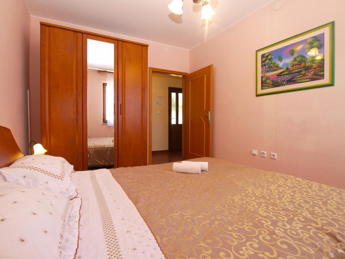 Apartments Mirjana 1655 Kanfanar Exterior foto